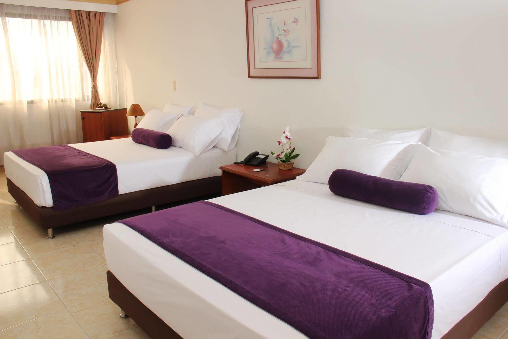 Ayenda 1235 Botero Hotel เมเดยิน ภายนอก รูปภาพ