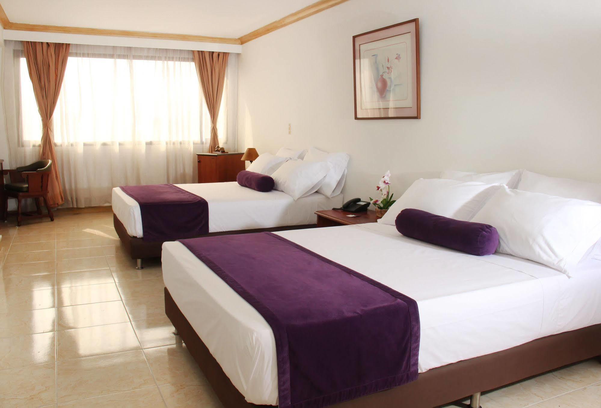 Ayenda 1235 Botero Hotel เมเดยิน ภายนอก รูปภาพ