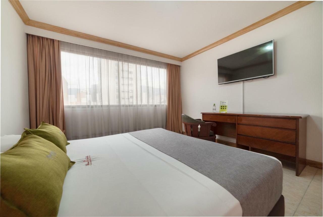 Ayenda 1235 Botero Hotel เมเดยิน ภายนอก รูปภาพ